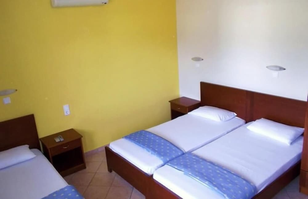 Standard Triple Room photo 2