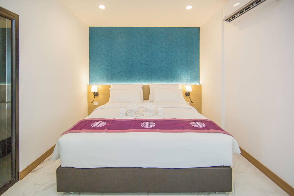 One Bedroom Suite - Photo 21