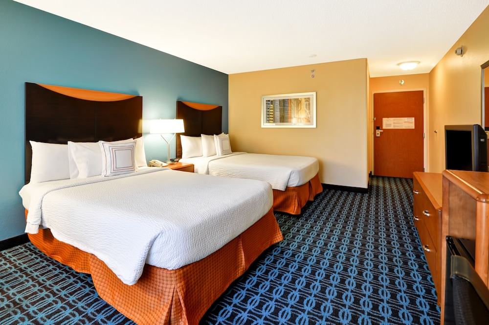 Room, 2 Queen Beds (Mobility Accessible, Tub) - Photo 2