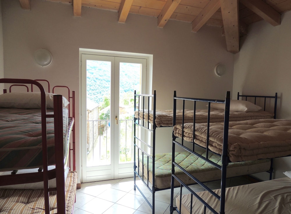 Panoramic Shared Dormitory, Lake View