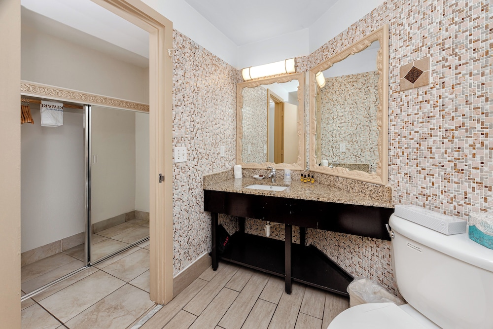 Standard Room, 2 Queen Beds, Non Smoking, Balcony (Larger Room) - Photo 1