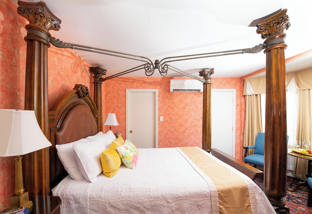 Deluxe Room, 1 Queen Bed (No Pets)