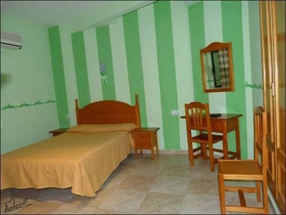 Double or Twin Room - Photo 4