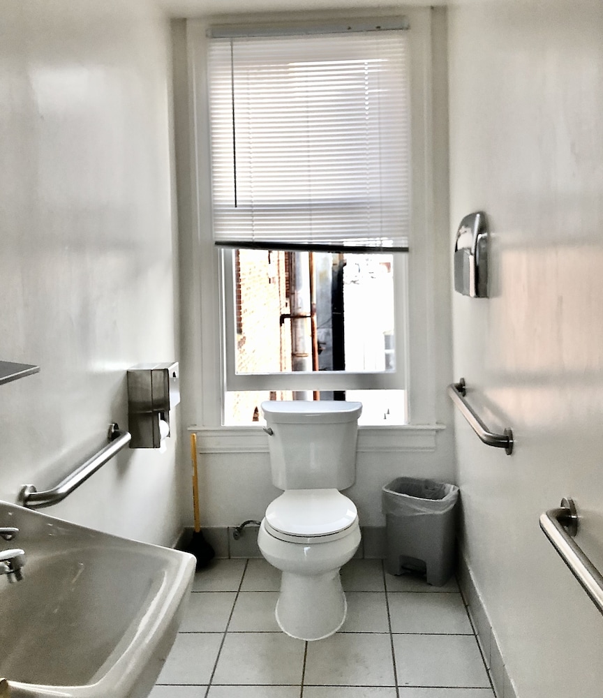 Shared Bathroom in Hallway, 1 Single Bed, Standard Room