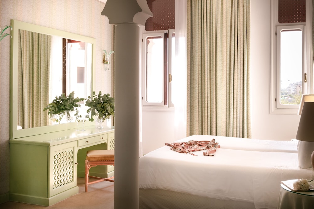 Deluxe Double Room (Grand)
