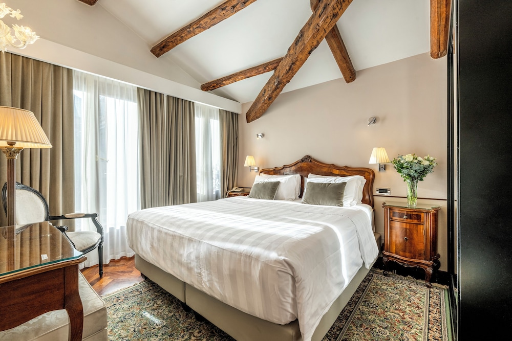 Deluxe Double Room, Terrace, Canal View photo 1