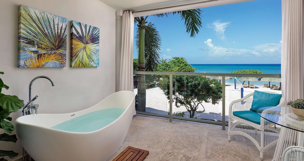 Luxury Suite, 1 Bedroom, Ocean View (Beachfront w/Tranquility Soaking Tub) photo 3