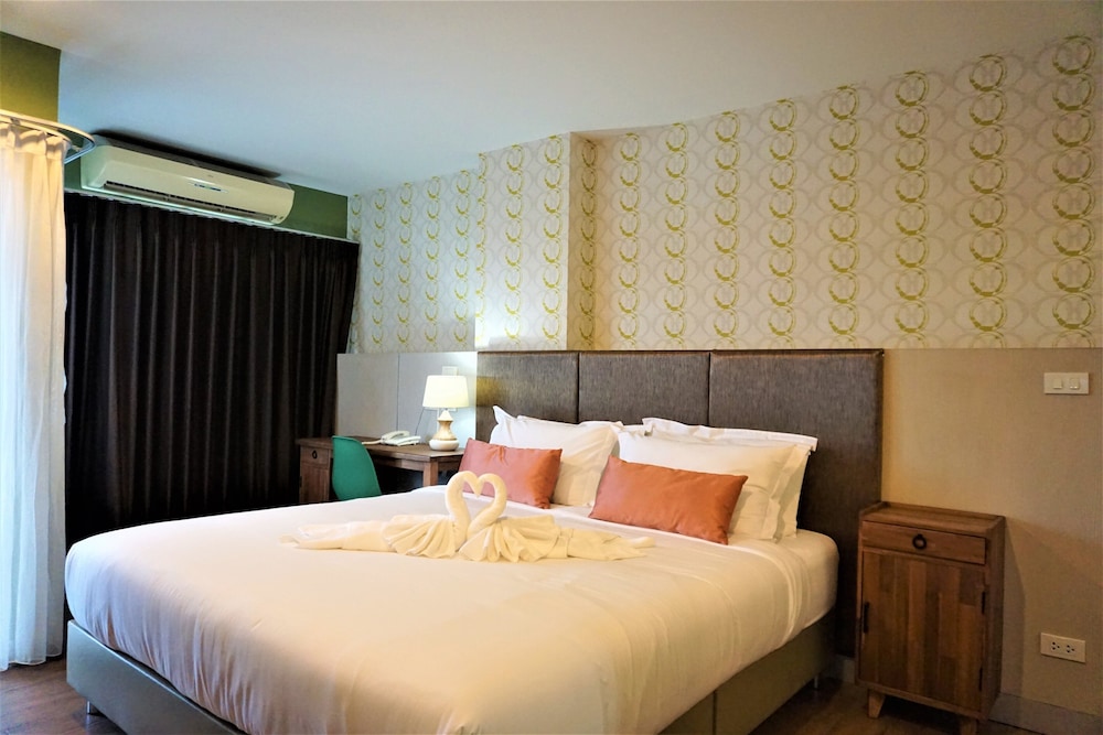 Deluxe Suite, 2 Bedrooms, Non Smoking, Bathtub