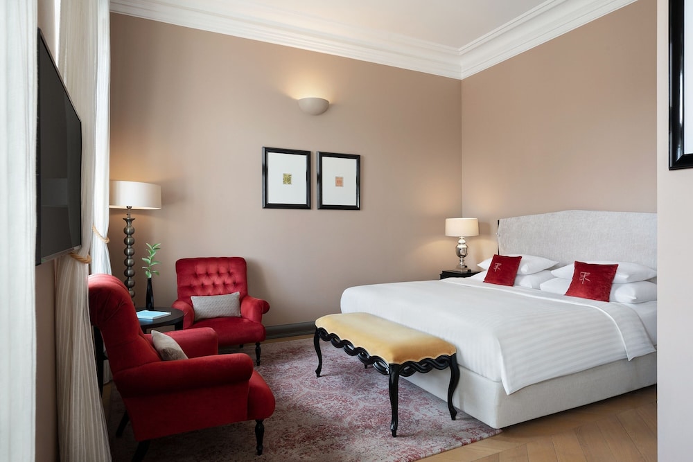 Superior Room, 1 King Bed (City View) - Photo 3
