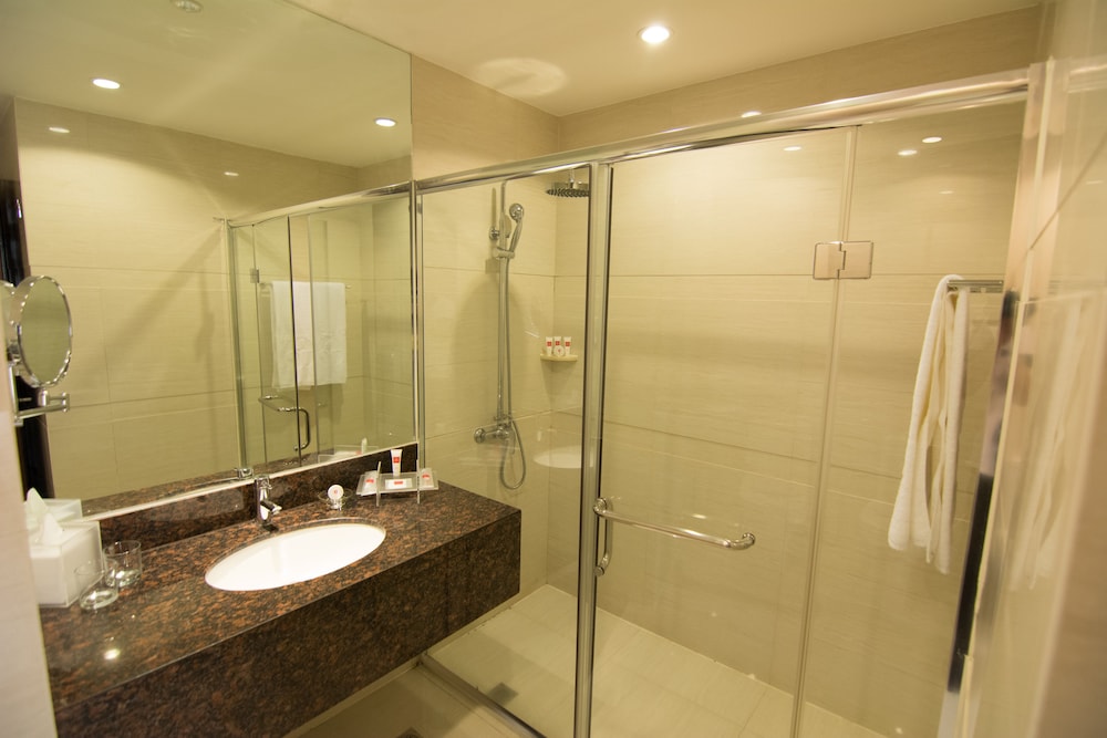 Ramada Suite - Photo 8