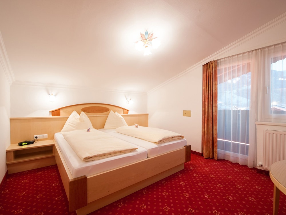 Comfort Double Room, 1 Bedroom, Mountain View photo 2