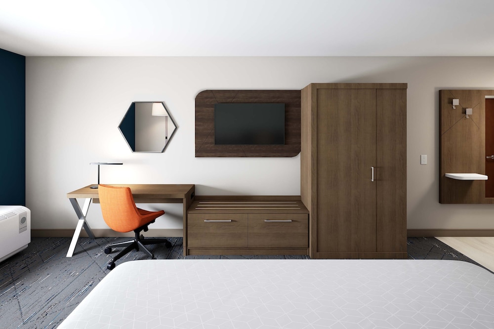 Standard Room, 1 King Bed, Accessible Bathtub (Communications, Mobility) - Photo 1