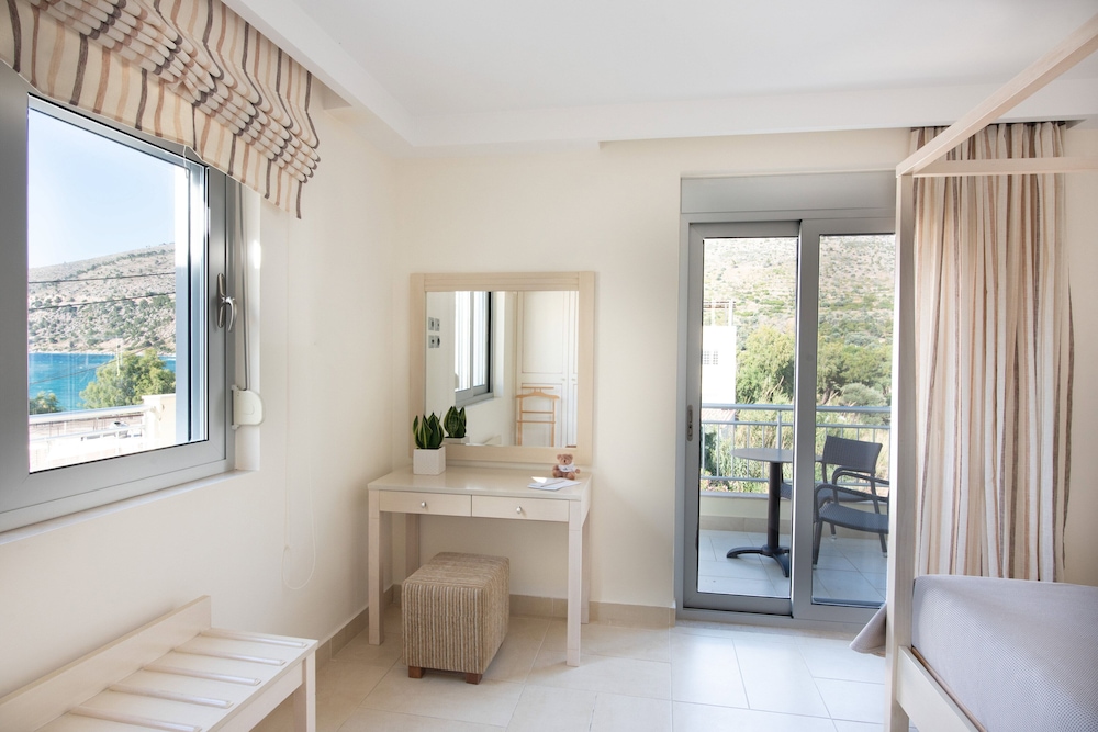 Family Apartment with Sea View photo 2