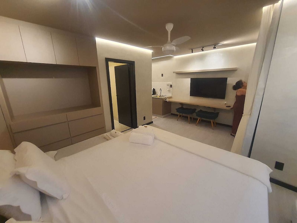 Deluxe Studio Suite, Balcony, Mountain View