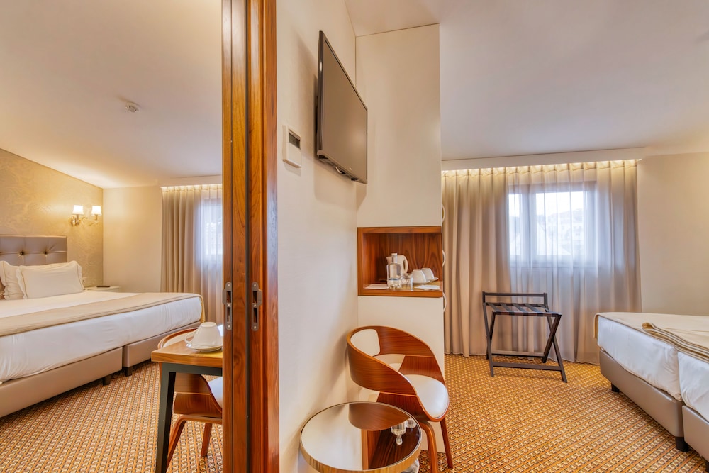 Deluxe Room, 2 Bedrooms photo 2
