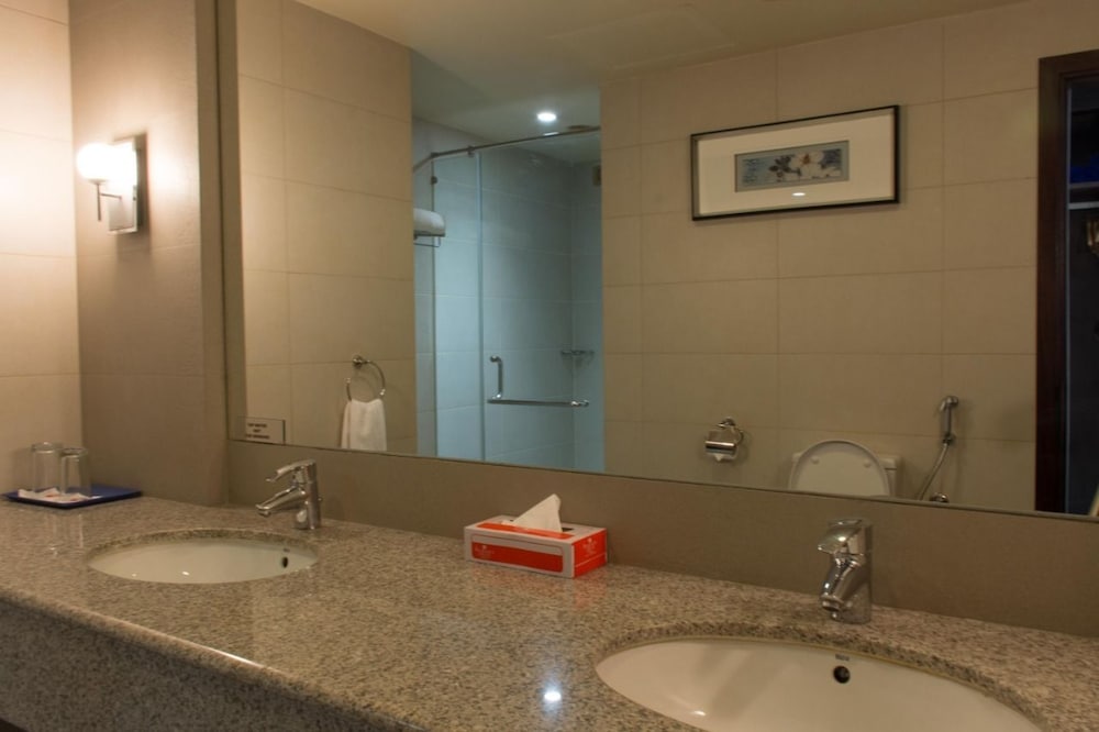 Executive Room, 1 King Bed photo 3