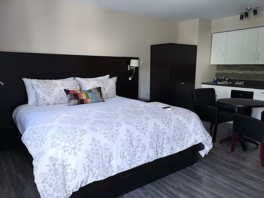Deluxe Studio Suite