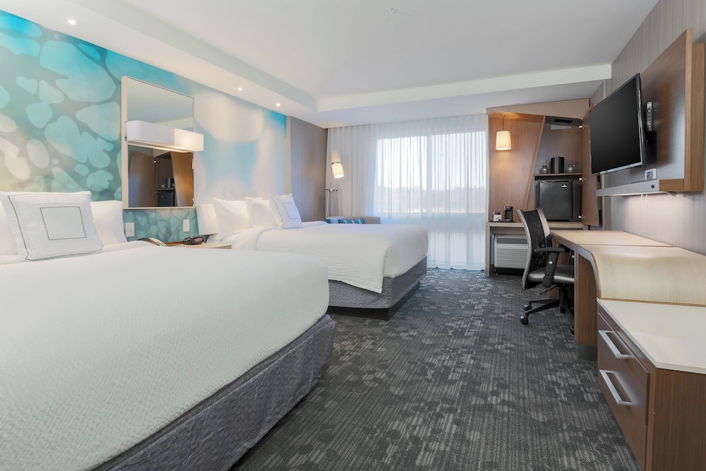 Room, 2 Queen Beds (Mobility Accessible, Tub) photo 3