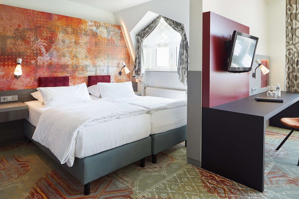 Suite, 1 Double Bed (Larger Room)