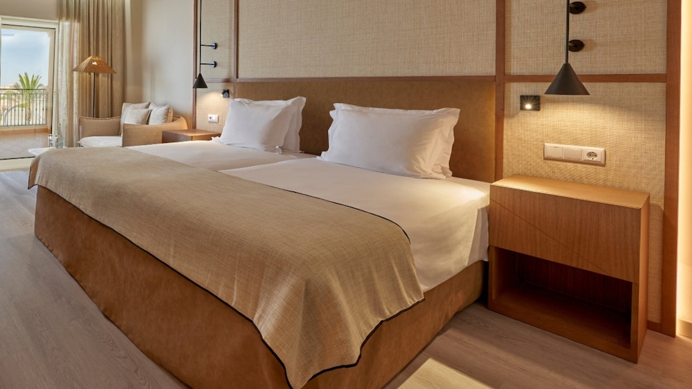 Double or Twin Room, Partial Sea View