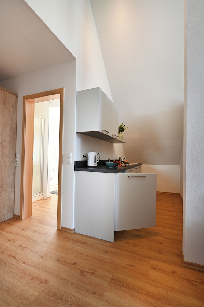 Comfort Studio, 1 Queen Bed with Sofa bed, Non Smoking, Kitchen photo 2