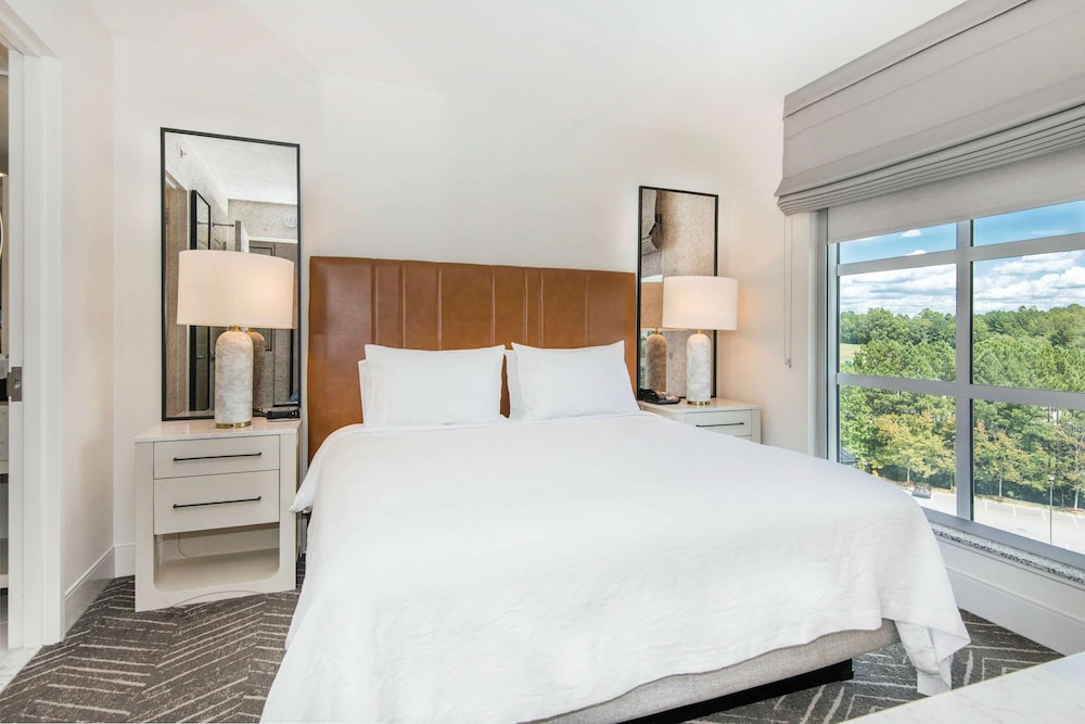 Suite, 1 King Bed - Photo 2