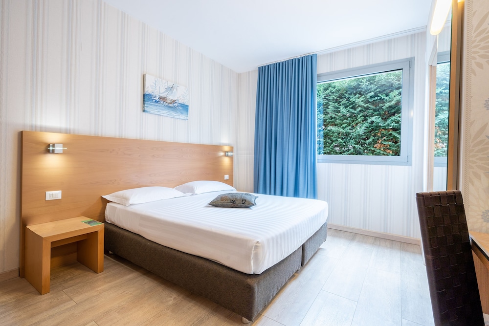 Standard Double Room - Photo 6