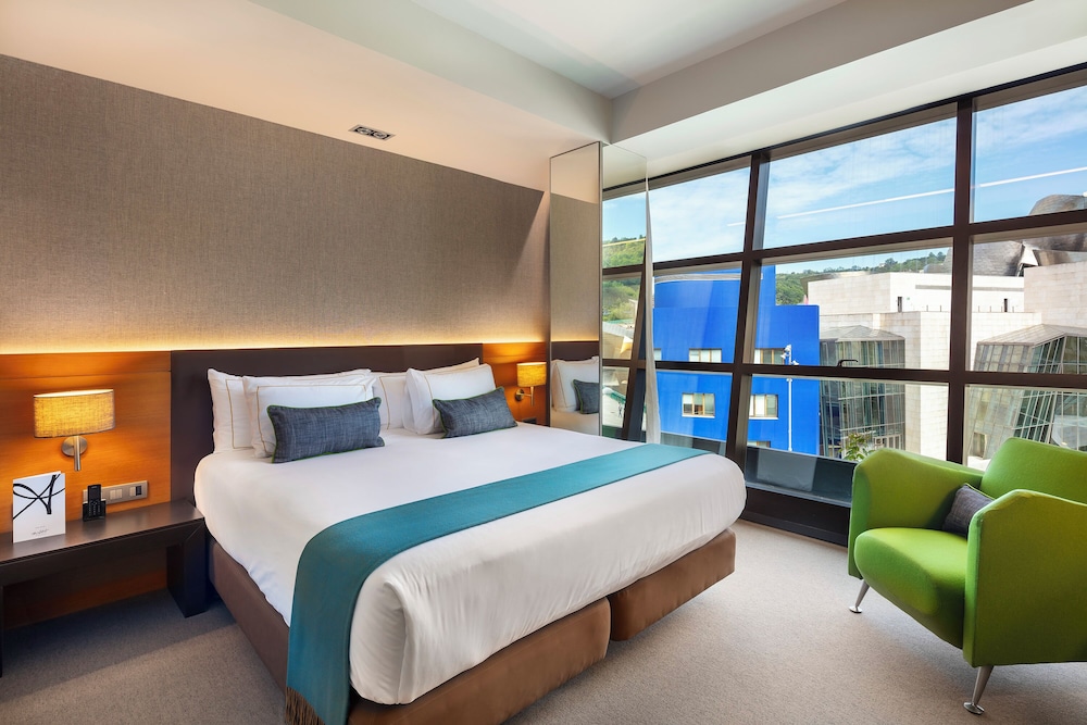 Room (Smart Guggenheim Views)