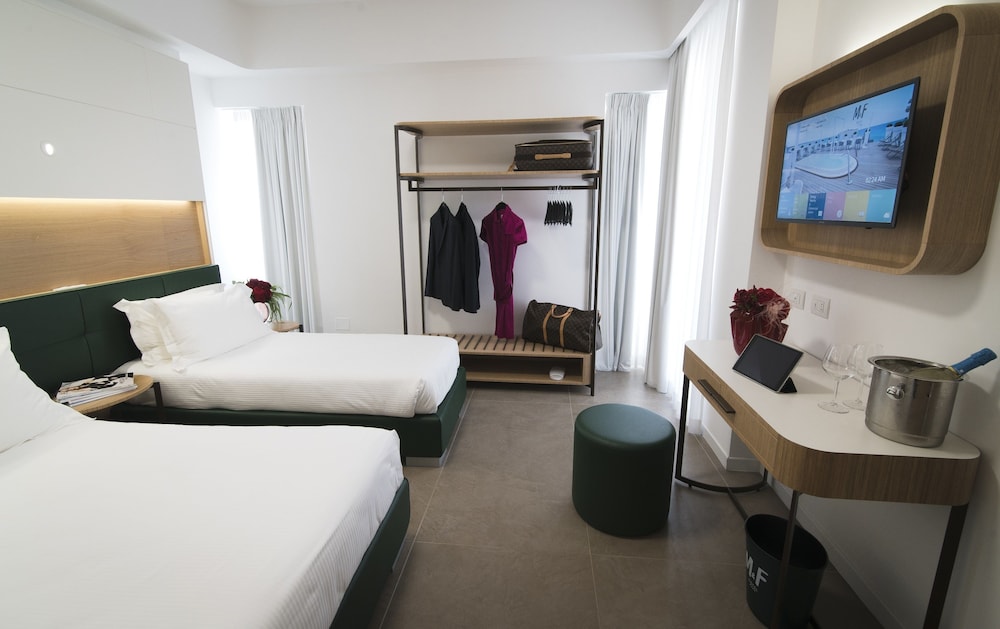Deluxe Triple Room, Balcony photo 3