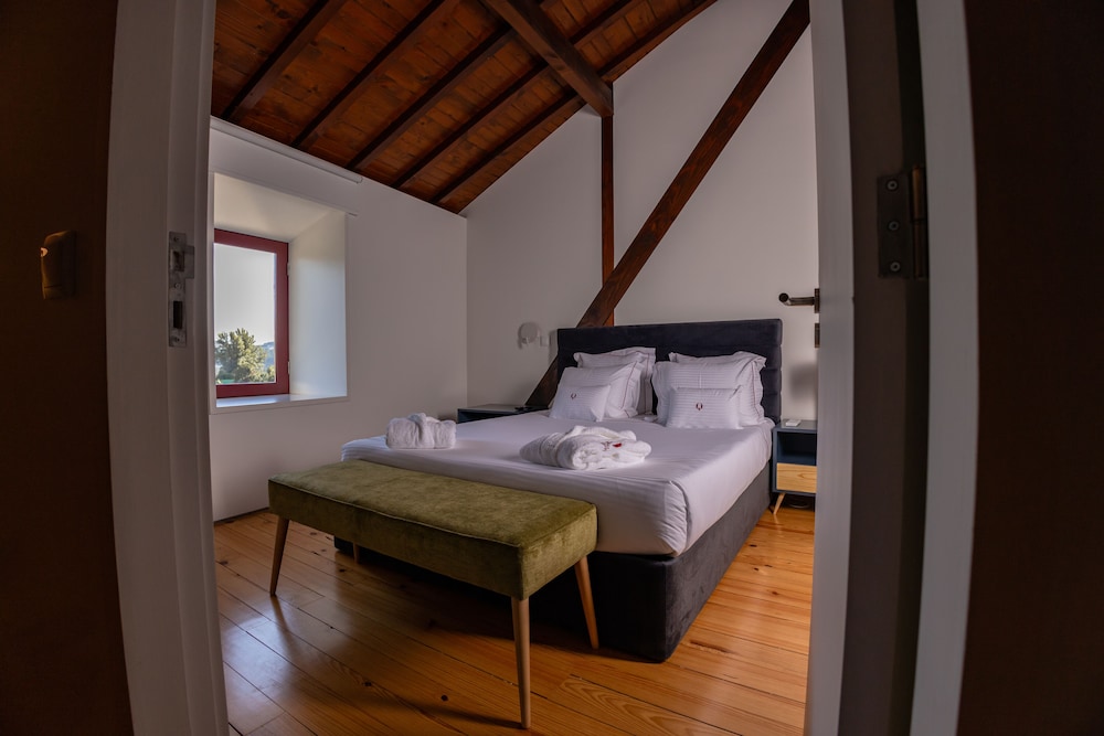 Standard House - Photo 2