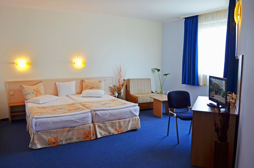 Standard Double or Twin Room photo 3