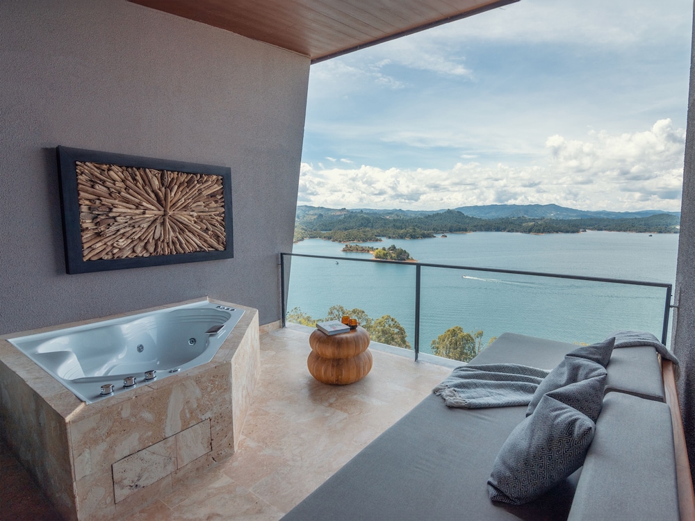 Junior Suite, 1 King Bed with Sofa bed, Lake View (Balcony) photo 2