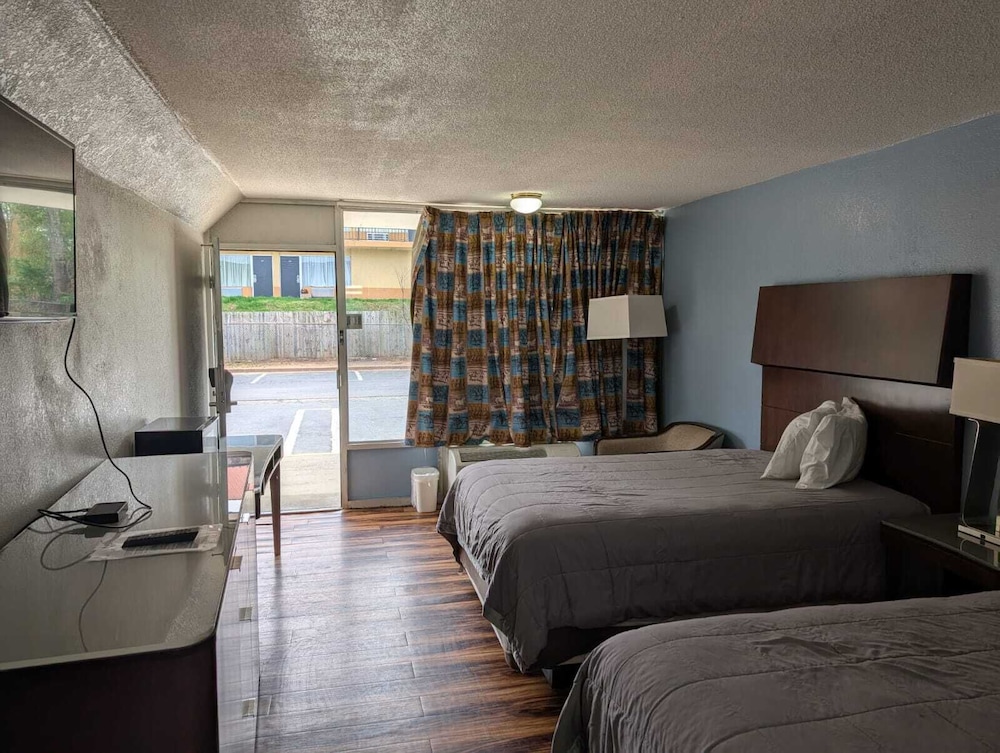 2 Full Beds, Non Smoking Kitchenette photo 3