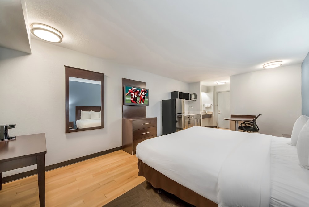 Studio, 1 King Bed, Accessible, Non Smoking (Roll-in Shower) - Photo 2