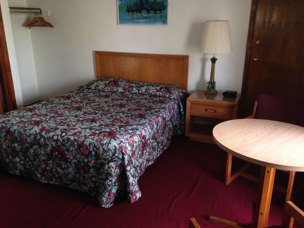Standard Room, 1 Queen Bed, Non Smoking photo 2