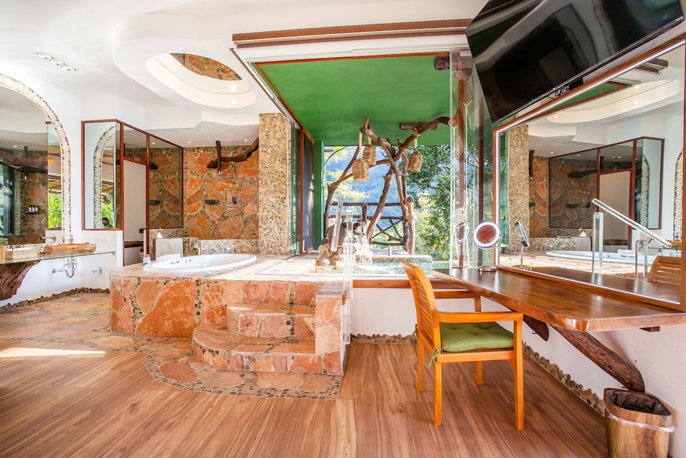 New Tower-bird Love Nest Ocean View