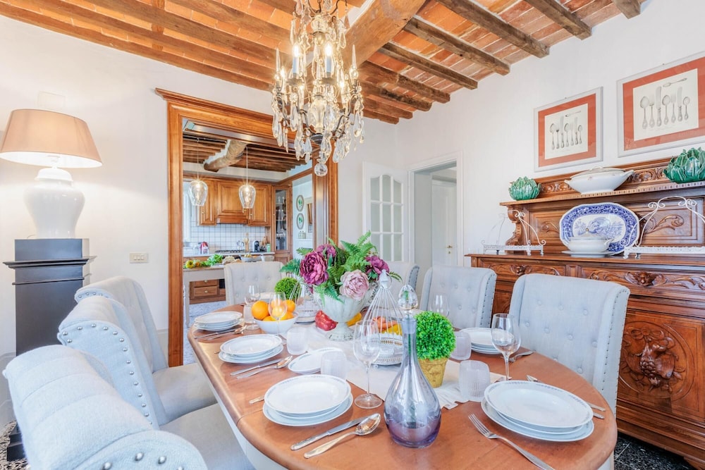 Villa photo 2