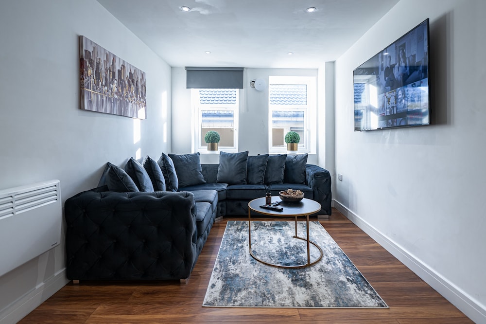 Deluxe Apartment, Hot Tub, City View (Apt 4) - Photo 7
