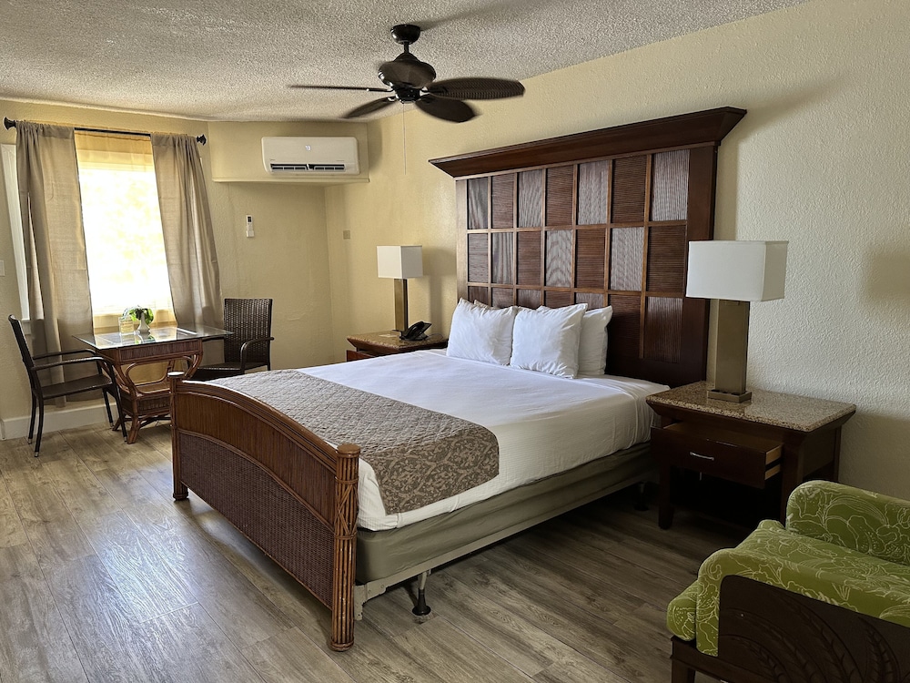 Room, Patio, Beachfront (no Meals)