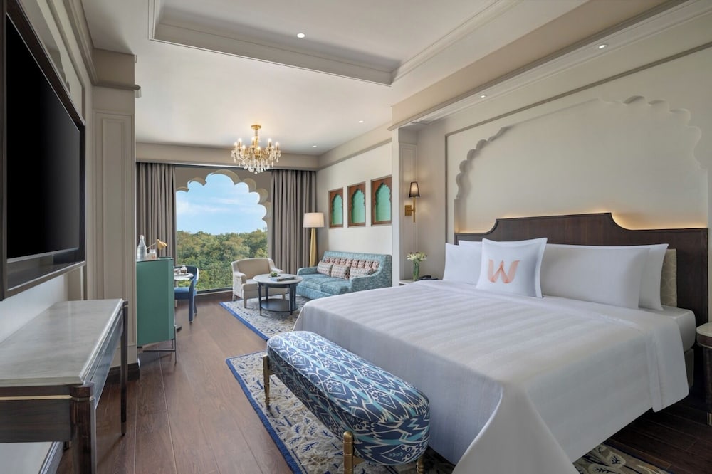 Suite, 1 King Bed photo 2