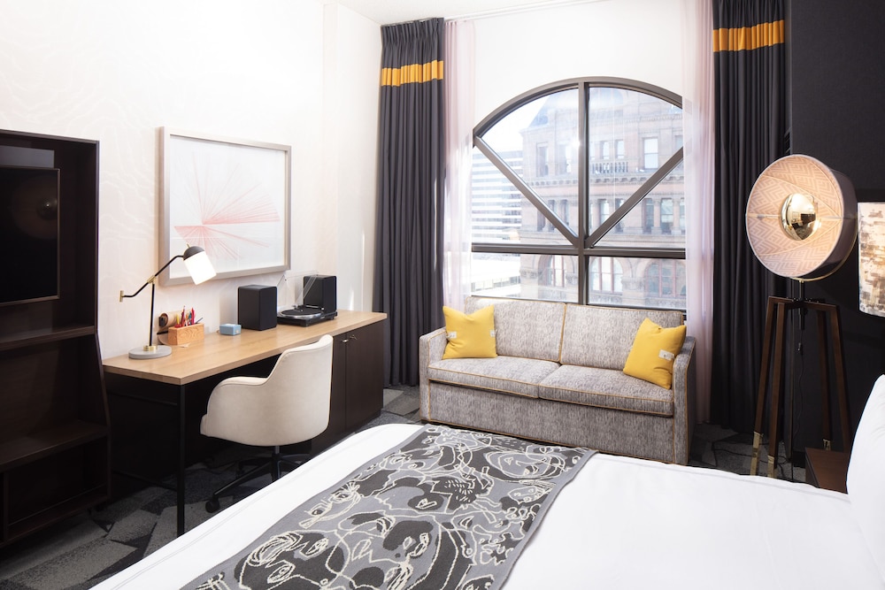 Premier King High Floor - Photo 3