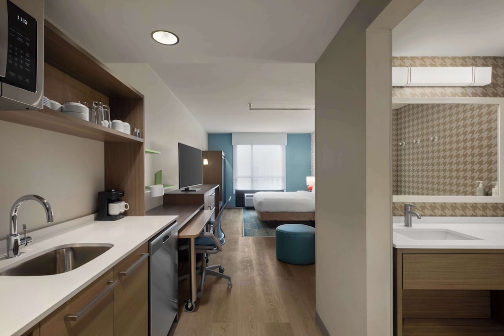 Basic Studio, 1 King Bed, Accessible, Bathtub (Mobility & Hearing) - Photo 6