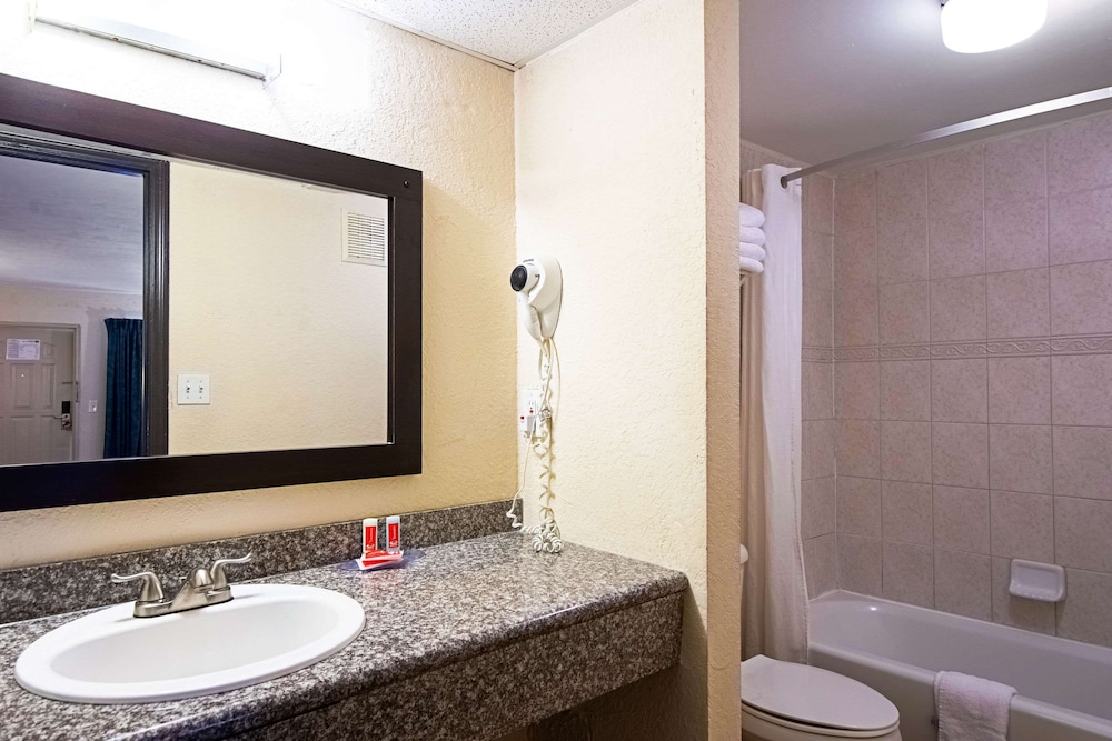 Suite, Multiple Beds, Non Smoking - Photo 2