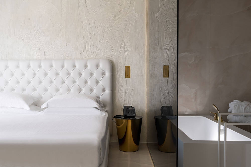 Junior Suite, Balcony, Partial Sea View