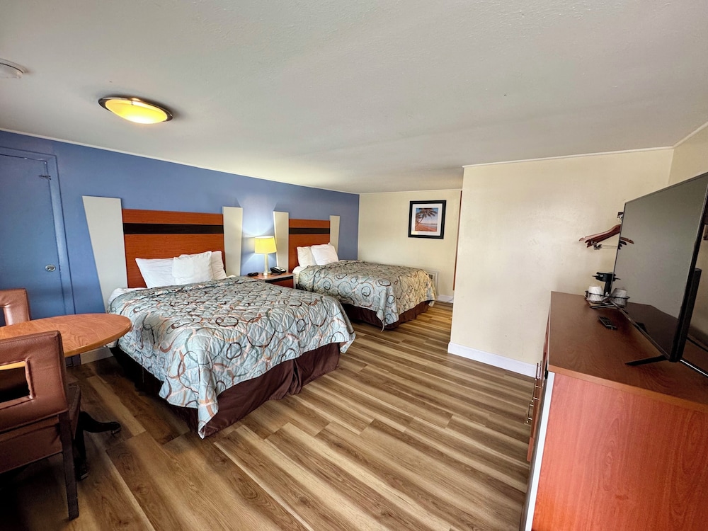 Room, 2 Queen Beds, Non Smoking - Photo 3