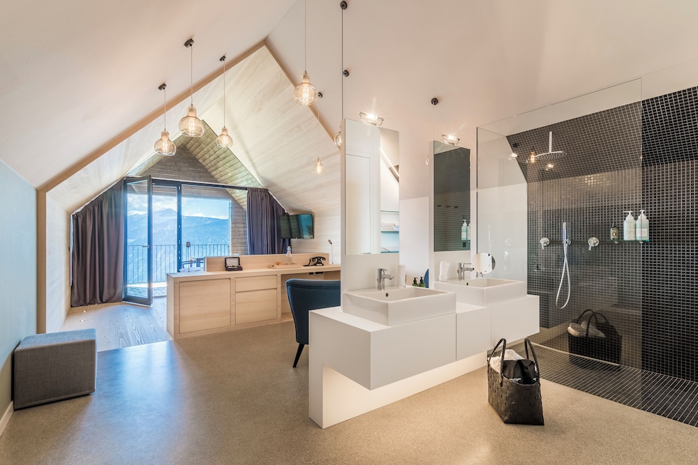 OWNER'S LOFT