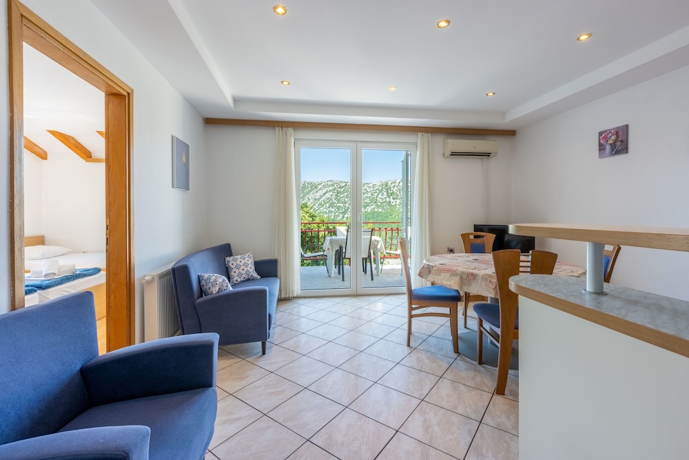 Apartment (A2)