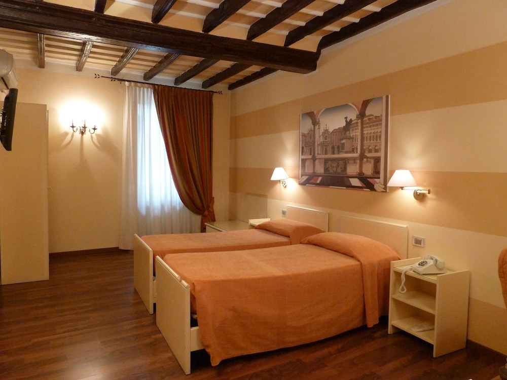 Comfort Quadruple Room photo 3