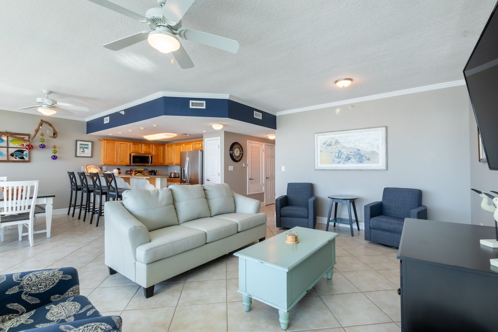Signature Condo, 2 Bedrooms, Balcony, Ocean View photo 3