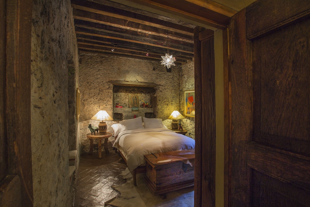 Standard Room, 1 Queen Bed, Bathtub